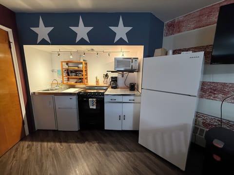 Family Triple Room | Private kitchen