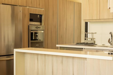 Deluxe House, Patio, Garden View | Private kitchen