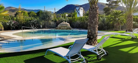 2 outdoor pools