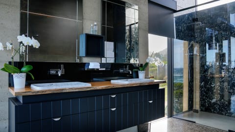 Luxury House, 3 Bedrooms, Private Pool, Bay View | Select Comfort beds, bed sheets, wheelchair access