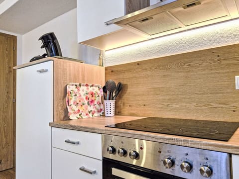 Countertop, Kitchen, Wood, Kitchen Appliance, Flooring, Interior Design, Major Appliance, Cabinetry, Home Appliance, Furniture