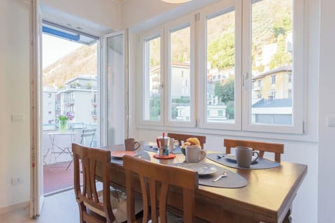 Apartment (1 Bedroom) | Dining room