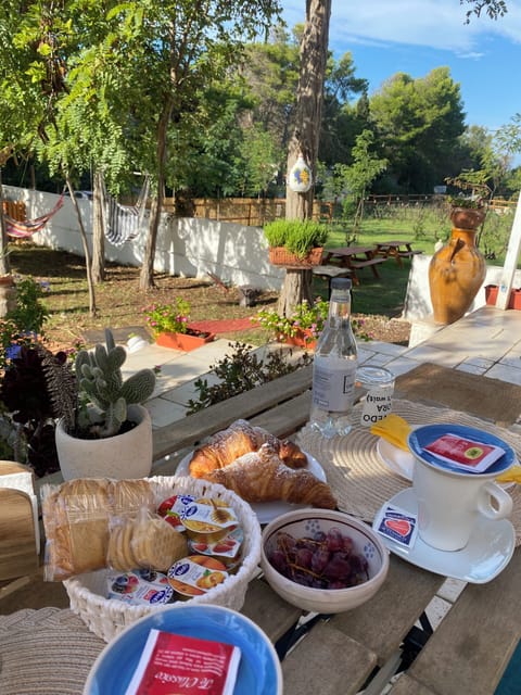 Cooked-to-order breakfast for a fee on weekends