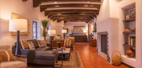 Piñon Court - Sitting lounge