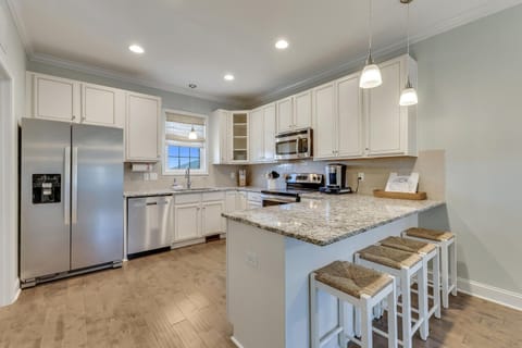 Kitchen/Breakfast Bar