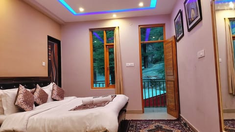 Deluxe Room, Hill View | 1 bedroom, free WiFi
