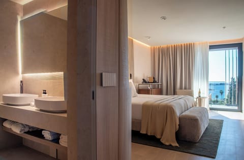 Premium Double or Twin Room | Minibar, in-room safe, desk, blackout drapes