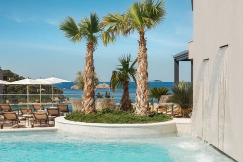 Outdoor pool, pool umbrellas, sun loungers