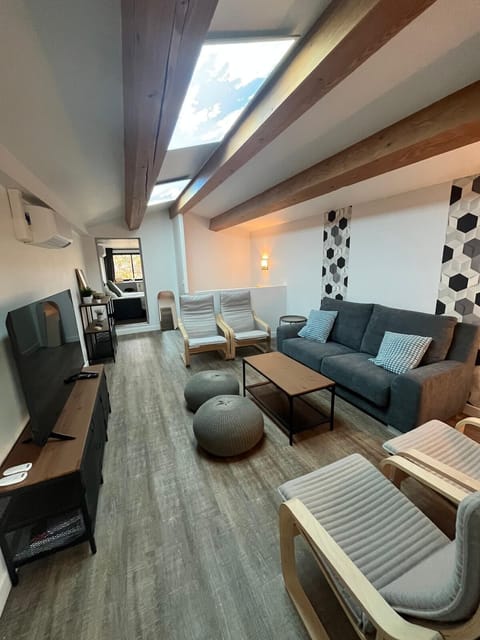 living room, sofa, chairs, armchairs, TV (1)