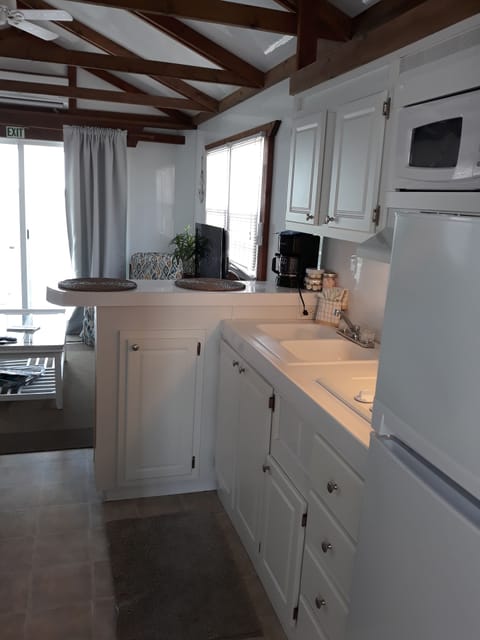 Dolphin: Aqua Lodge, 1 Bedroom, Bay View | Private kitchen | Fridge, microwave, coffee/tea maker, toaster