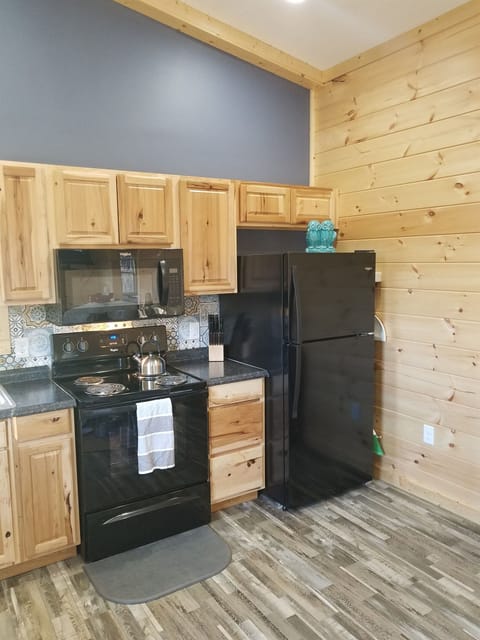 Kitchen, all dishes and utensils included.