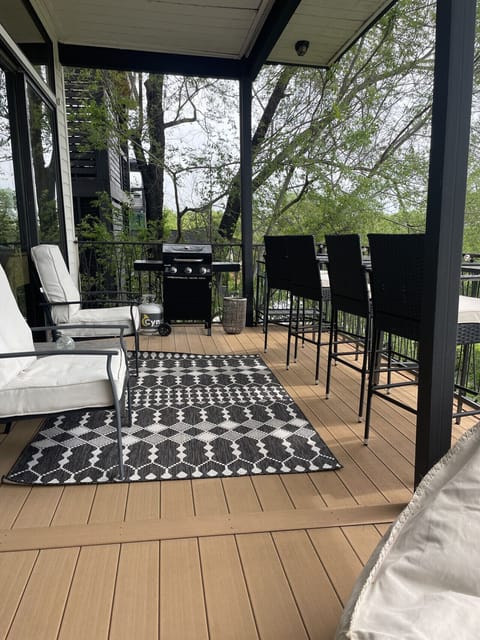 Bbq, main  floor bar area on balcony