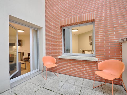 Private outdoor terrace with seating, a perfect spot for enjoying the peaceful surroundings near the Marne River.