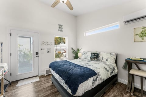 Cozy Bedroom with Queen Bed