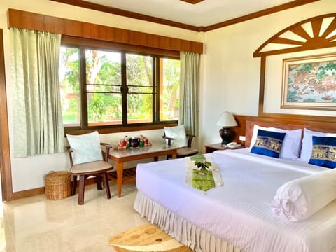 Classic Double Room, 1 King Bed, Bathtub, Garden View | WiFi (free), bed sheets