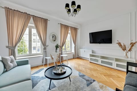 Grand Apartment, City View | 2 bedrooms, hypo-allergenic bedding, individually decorated