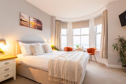 Premium bedding, iron/ironing board, travel crib, free WiFi