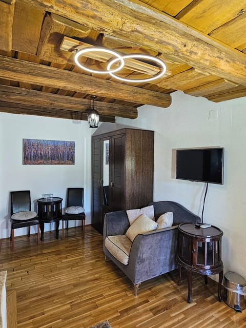 Standard Double Room, Patio | Minibar, in-room safe, desk, bed sheets