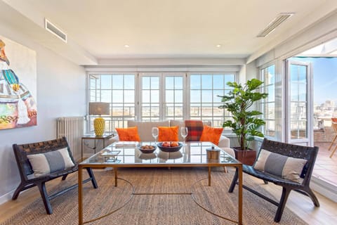 Apartment (3 Bedrooms) | Living area