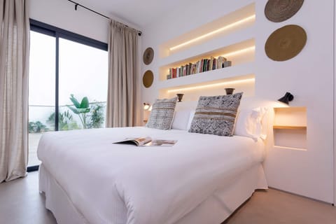 Apartment (2 Bedrooms) | 2 bedrooms, iron/ironing board, free cribs/infant beds, free WiFi