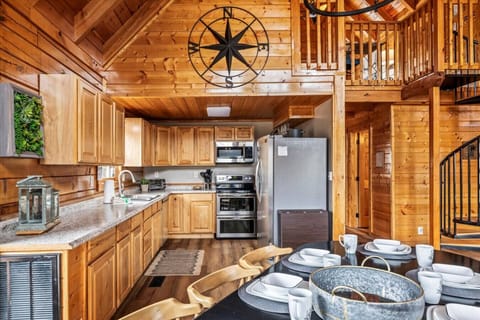 Enjoy meals and conversation in a space where cooking and dining come together, all under the warmth of a vaulted wooden ceiling.