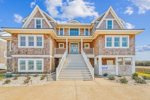 Exterior,Front Elevation,