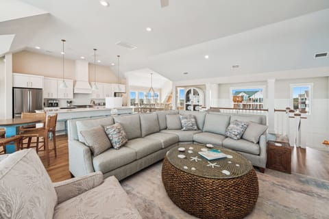 Main Level,Living Room,