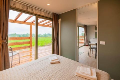 Mobile Home | In-room safe, blackout drapes, free WiFi, bed sheets