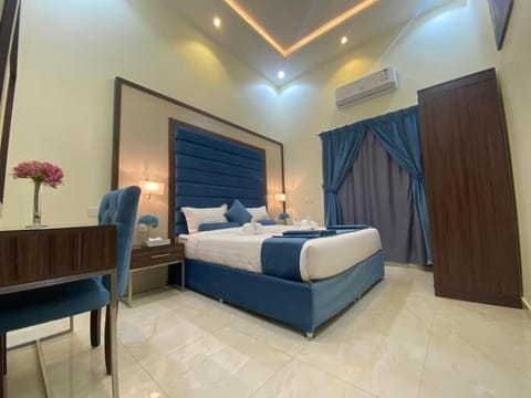 Family Apartment | 2 bedrooms, Egyptian cotton sheets, premium bedding, minibar