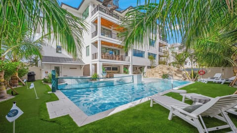 Golden Set - Resort Style Pool w/ Spa - Waterslide - Pool Volleyball - Mini Golf