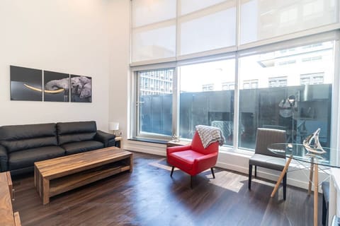 Relax in the chic living room with sweeping skyline views. Sink into the comfortable seating and stream your favorite shows on the Smart TV.