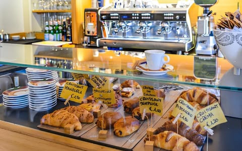 Continental breakfast for a fee on weekends