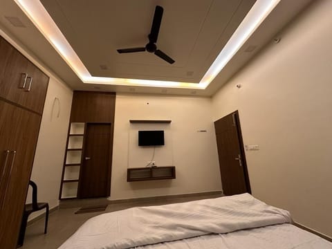 Deluxe Double Room, Patio | Desk, laptop workspace, iron/ironing board, free WiFi