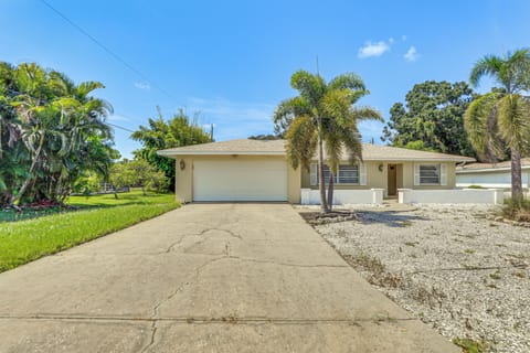 Sarasota Vacation Rental | 3BR | 2BA | 1,824 Sq Ft | 1 Step to Enter
