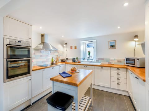 Kitchen | The Granary - House In The Yard, Gaerwen