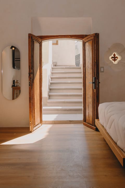 Double Room | Premium bedding, in-room safe, blackout drapes, iron/ironing board