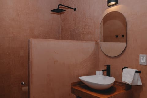 Superior Room | Bathroom | Shower, hair dryer, slippers, towels