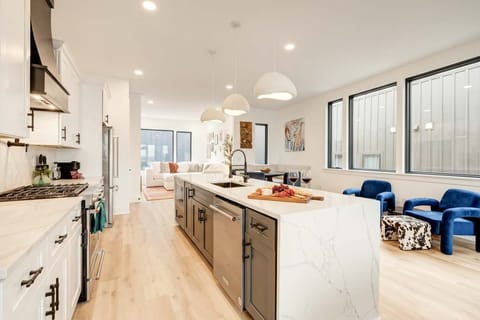 Welcome to your stylish Nashville getaway! This spacious kitchen is perfect for gatherings with friends or family, whether cooking or enjoying wine and cheese. With abundant light and cozy seating, it's ideal for bachelorette parties, family reunions, or corporate retreats. Enjoy Downtown Nashville's excitement with high-end amenities at home.