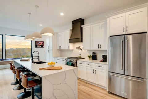 Welcome to this chic, modern kitchen, perfect for cooking and socializing. With stylish décor and ample counter space, it’s ideal for gatherings before exploring Downtown Nashville. Enjoy culinary adventures in this luxurious vacation rental!