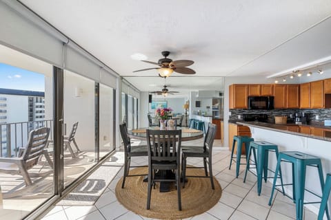 Oceanview Dining Space