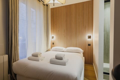 Apartment | Laptop workspace, iron/ironing board, bed sheets