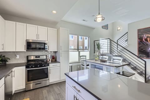 This kitchen has all that you need for a home-cooked meal after a day of adventures.