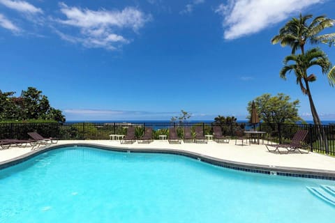 Country Club Villa Pool