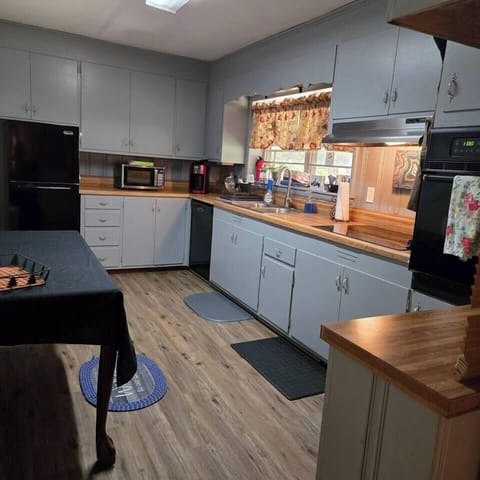 0b2eac3e b695 4546 9c99 9ef7e10242ed