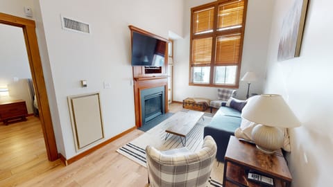 Indoors, Furniture, Living Room, Screen, Home Decor