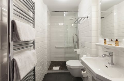 Standard Double or Twin Room, City View | Bathroom | Shower, free toiletries, hair dryer, towels