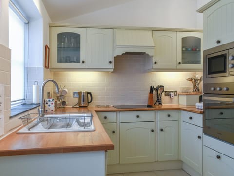 Kitchen | Skiber An Hyli, Mawgan Porth