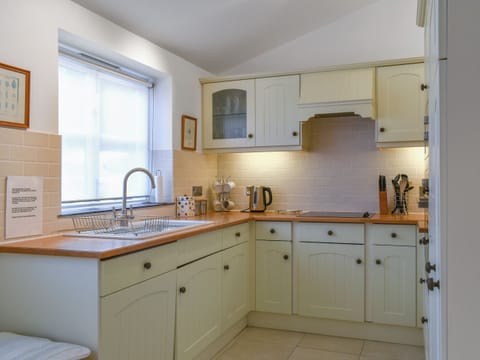 Kitchen | Skiber An Hyli, Mawgan Porth