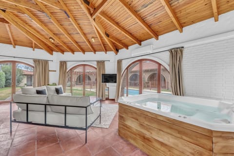 Deluxe Villa | Private spa tub