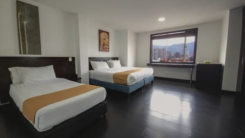 In-room safe, laptop workspace, iron/ironing board, free WiFi
